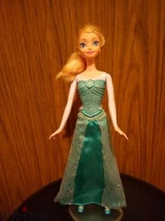 QUEEN ELSA FROZEN SINGING GREAT Mattel doll Sings in LANGUAGUES