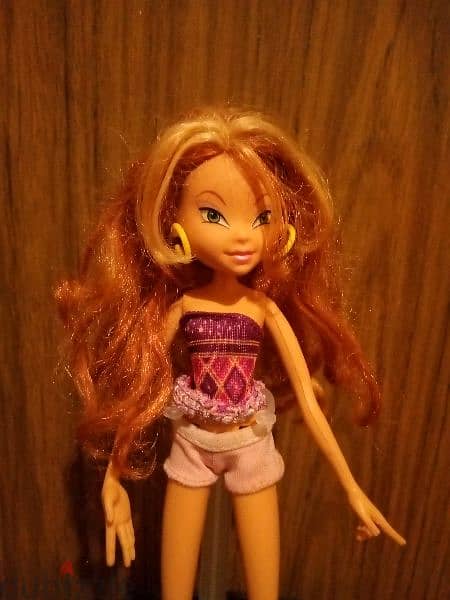 FLORA -WINX Club Mattel As new & wearing doll, Bend Elastic body=15$ 1