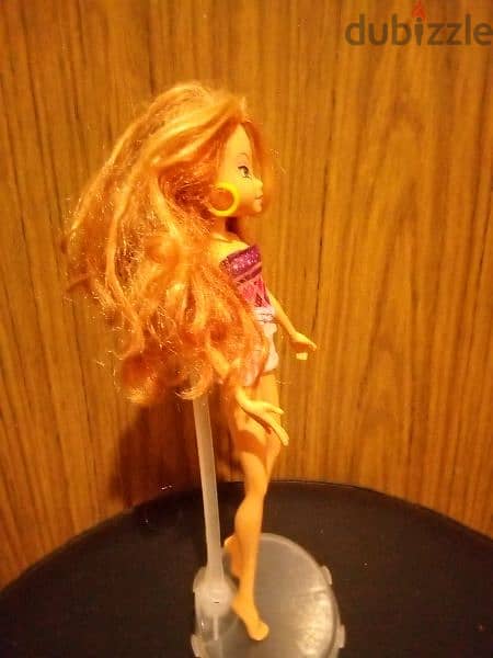 FLORA -WINX Club Mattel As new & wearing doll, Bend Elastic body=15$ 2