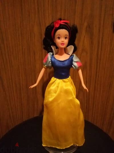 PRINCESS SNOW WHITE dressed Disney Great doll has bend legs +Shoes=18$