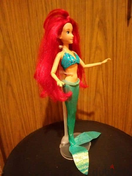 ARIEL THE LITTLE MERMAID Disney doll, articulated hands Bend legs=20$ 4