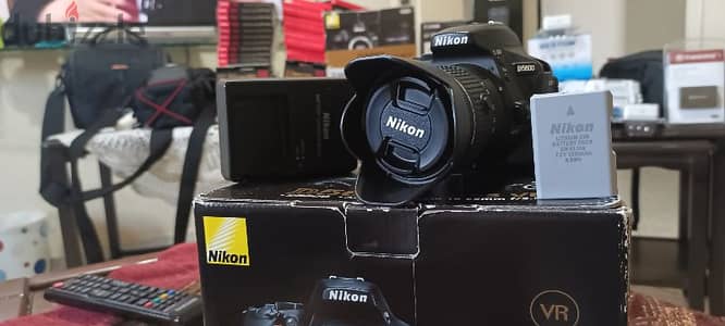 nikon d 5600 like new