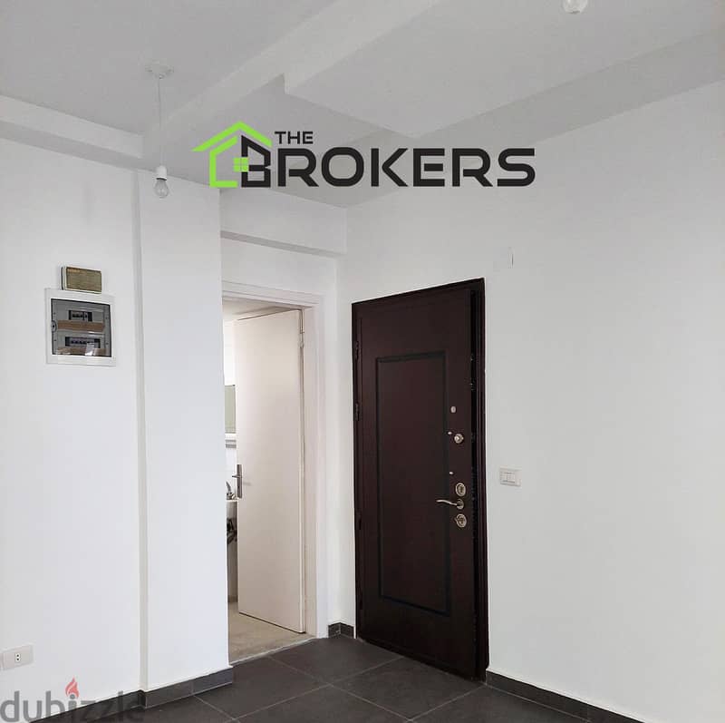 Office for Rent in Hamra   مكتب للايجار في الحمرا 6