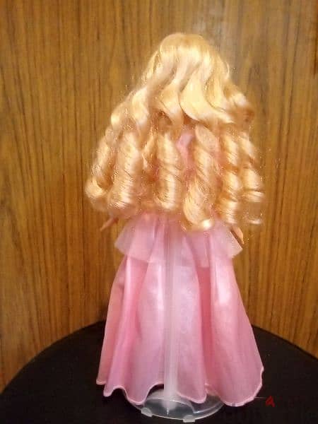 SLEEPING BEAUTY -AURORA Disney original as new doll curly hair=17$ 2