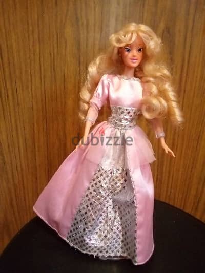 SLEEPING BEAUTY -AURORA Disney original as new doll curly hair=20$