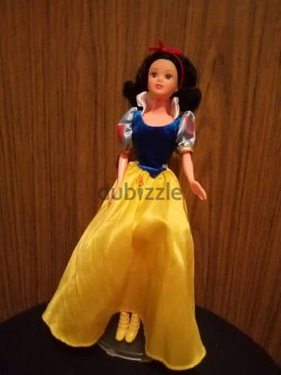 Princess SNOW WHITE Disney original dressed Great doll, bend legs+=18$