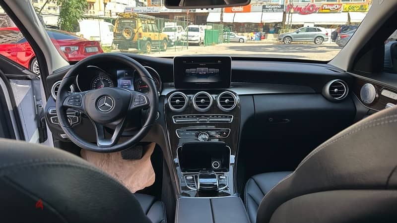 Mercedes-Benz C300 4matic 2017 fully loaded Super Clean 8