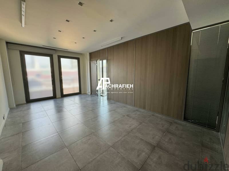 Office For Rent in Downtown - مكتب للأجار في وسط بيروت 2