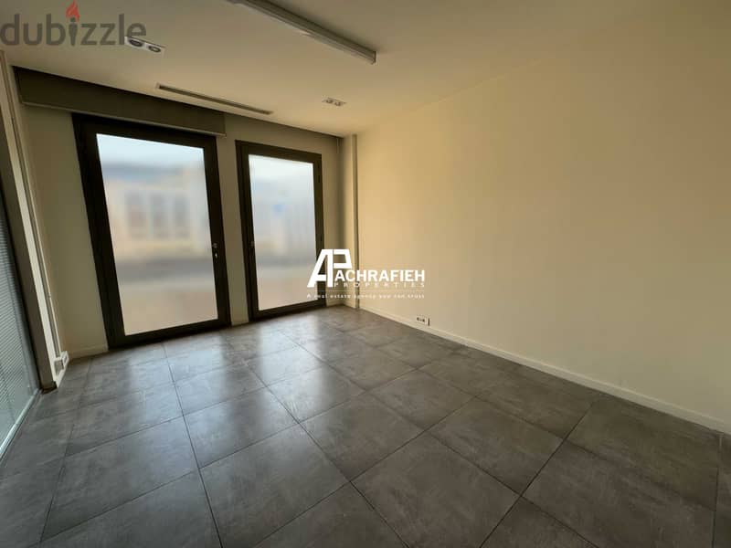 Office For Rent in Downtown - مكتب للأجار في وسط بيروت 7