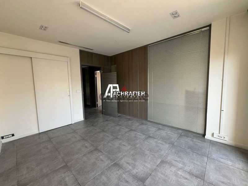 Office For Rent in Downtown - مكتب للأجار في وسط بيروت 8