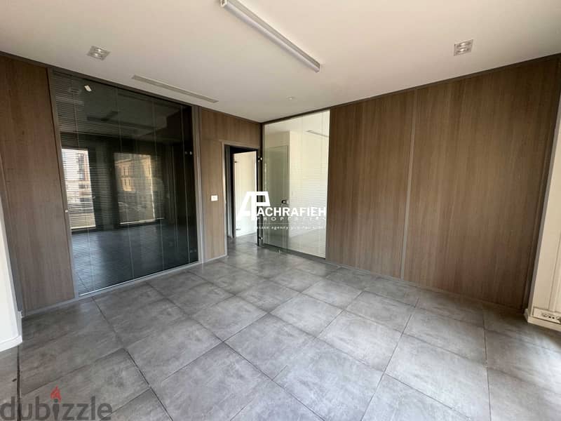 Office For Rent in Downtown - مكتب للأجار في وسط بيروت 10