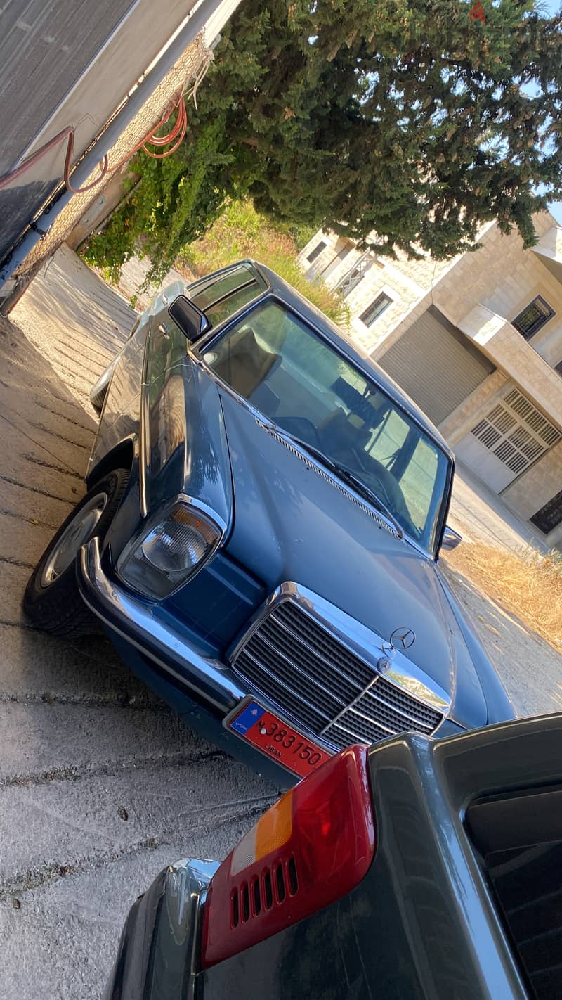 Mercedes-Benz 200 Series 1976 230e 5