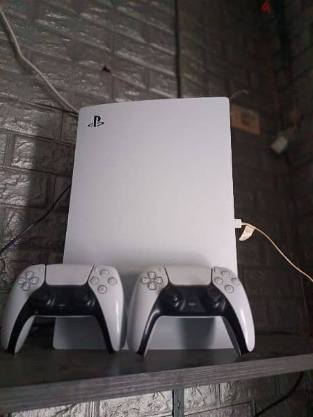 Ps5 European super ndife, ma3 2 controllers, box mawjode 0