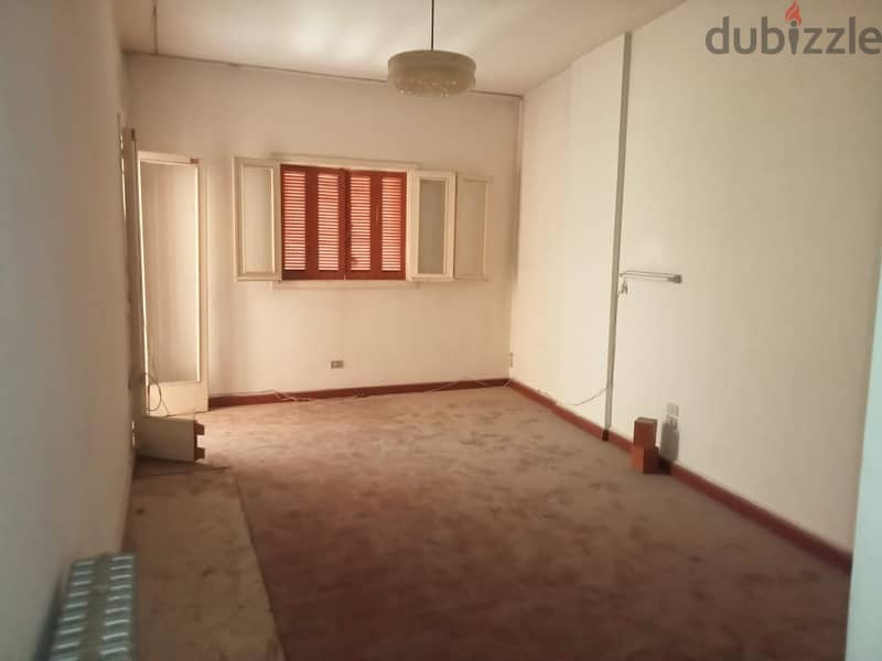 Apartment for sale in Achrafieh Abed EL Wahab need renovation 12