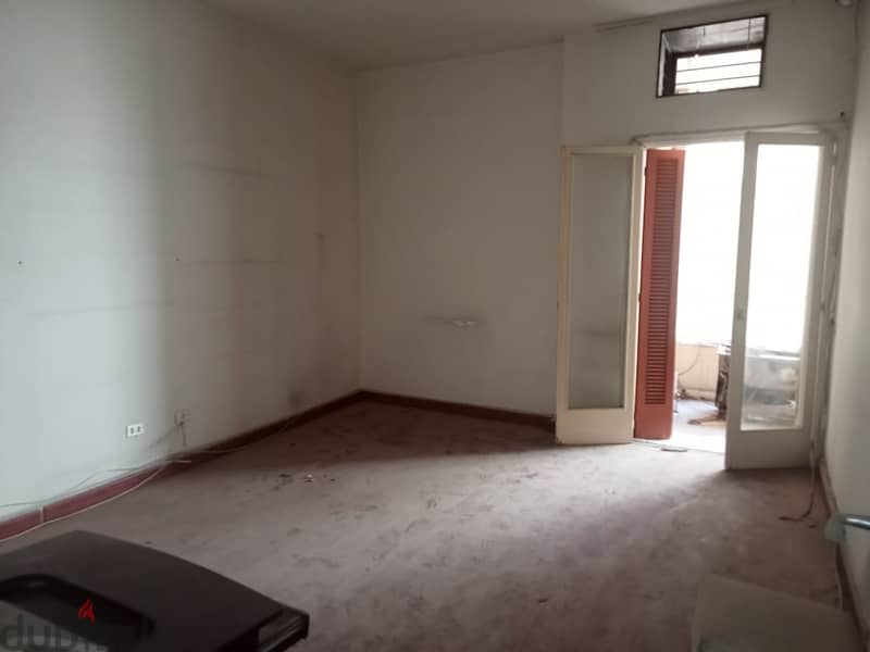 Apartment for sale in Achrafieh Abed EL Wahab need renovation 13