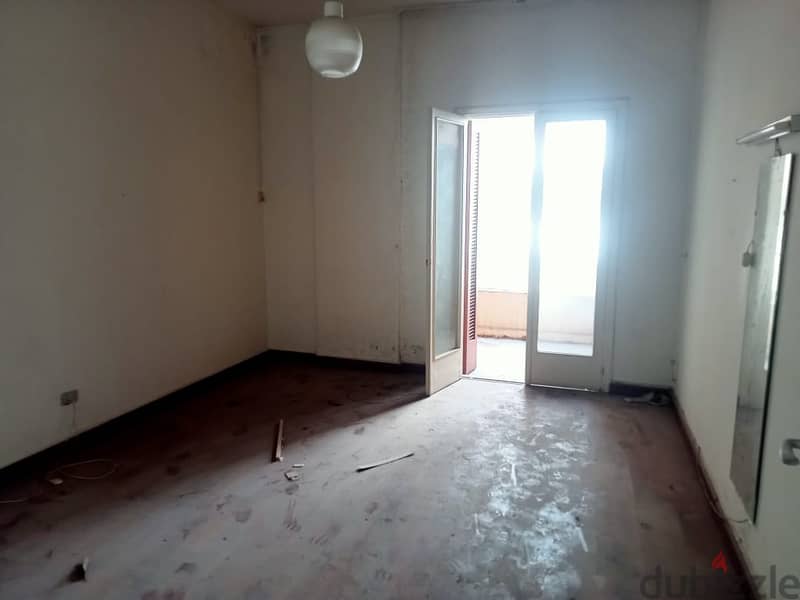 Apartment for sale in Achrafieh Abed EL Wahab need renovation 8