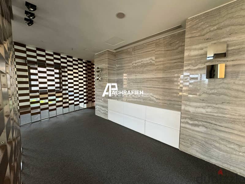 Sea view - Office For Rent in Downtown - مكتب للأجار في وسط بيروت 4