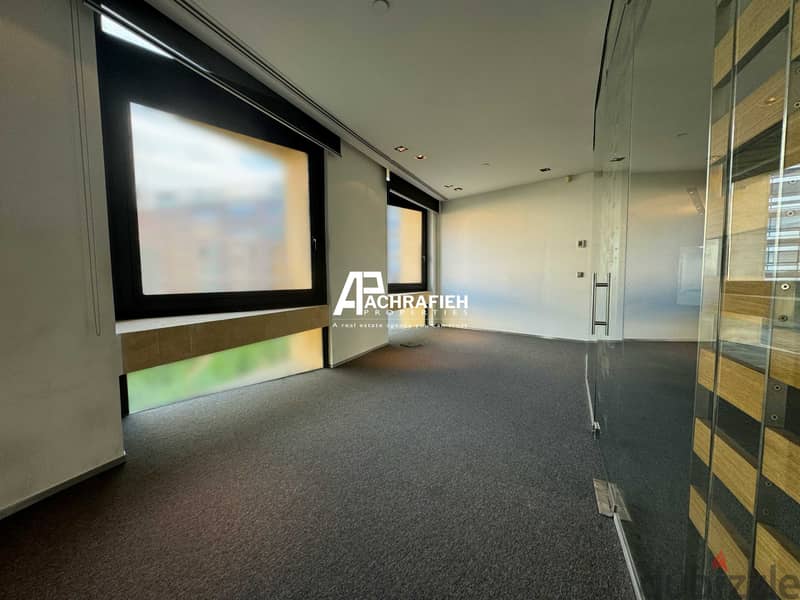 Sea view - Office For Rent in Downtown - مكتب للأجار في وسط بيروت 7