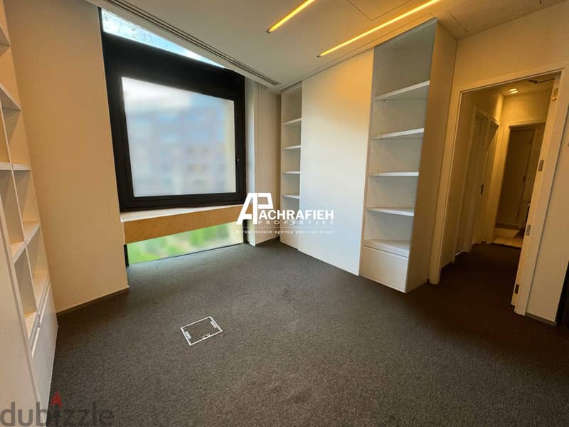 Sea view - Office For Rent in Downtown - مكتب للأجار في وسط بيروت 11