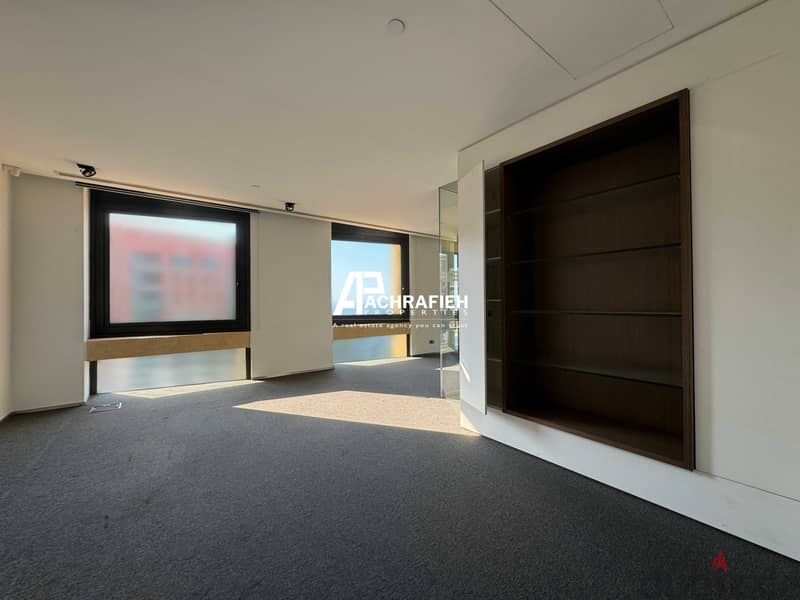 Sea view - Office For Rent in Downtown - مكتب للأجار في وسط بيروت 12