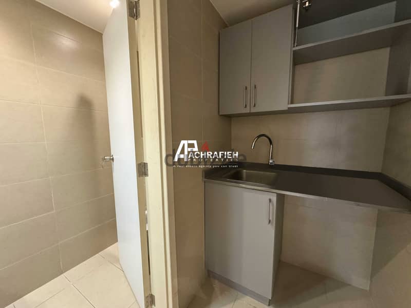 Office For Rent in Downtown - مكتب للأجار في وسط بيروت 6