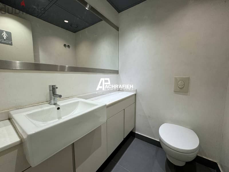 Office For Rent in Downtown - مكتب للأجار في وسط بيروت 5