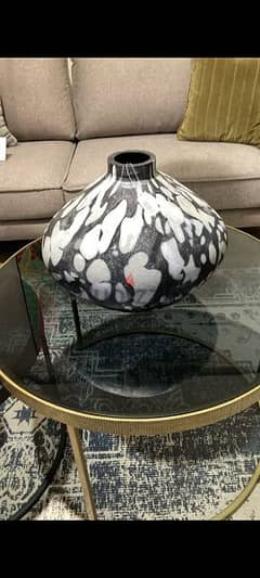 marble vase 0