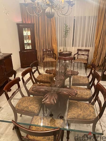 Dinning set in excellent condition. 5