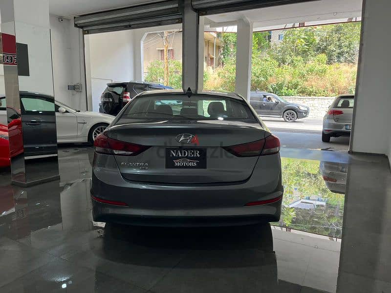 Hyundai Elantra 2018 6