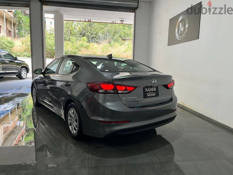 Hyundai Elantra 2018 9