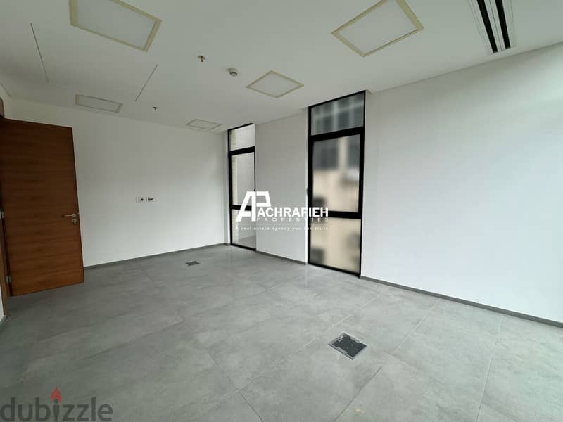 Office For Rent in Achrafieh - مكتب للإجار في الأشرفية 1