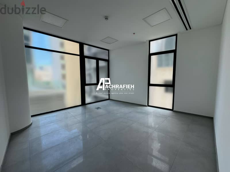 Office For Rent in Achrafieh - مكتب للإجار في الأشرفية 4