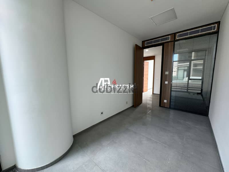 Office For Rent in Achrafieh - مكتب للإجار في الأشرفية 7