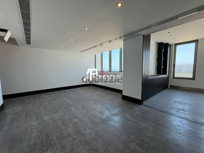 Sea view Office For Rent in Downtown - مكتب للأجار في وسط بيروت 1