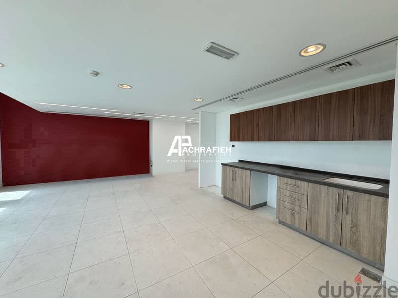 Sea view Office For Rent in Downtown - مكتب للأجار في وسط بيروت 2