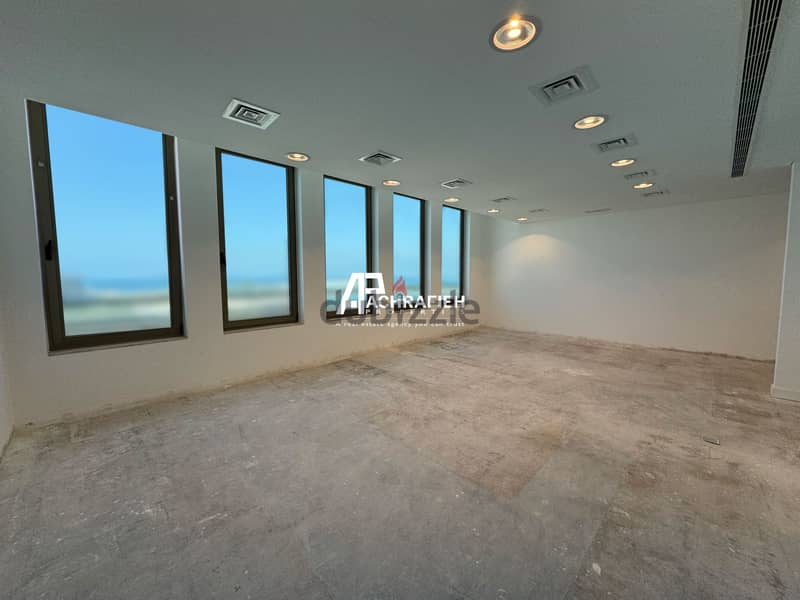 Sea view Office For Rent in Downtown - مكتب للأجار في وسط بيروت 3