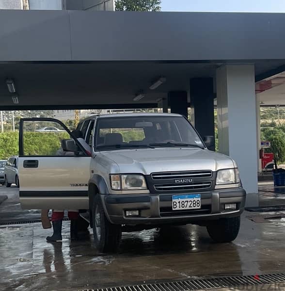 Isuzu Trooper 2000 0