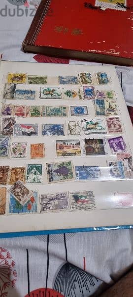 2 big albums are very old stamps  from around the worldgood collection 2