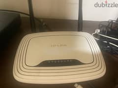 wifi router 10$ مكنة انترنة 10$ 76517149 للبيع بسبب السفر