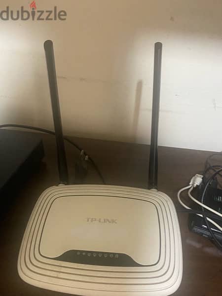 wifi router 10$ مكنة انترنة 10$ 76517149 للبيع بسبب السفر 1