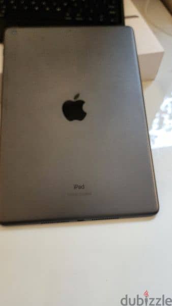 Apple IPad 7th generation 32 GB with case and wireless keyboard 1