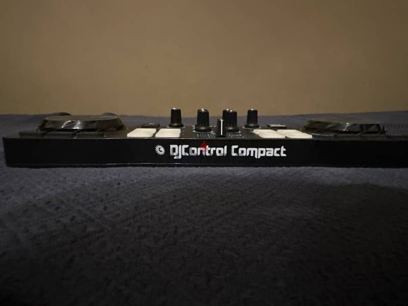 Hercules DJ Control Compact 3