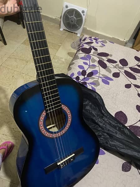 guitar used only 1 month like new with his bag 3