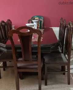 table with 8 chairs طاولة مع ٨ كراسي 0