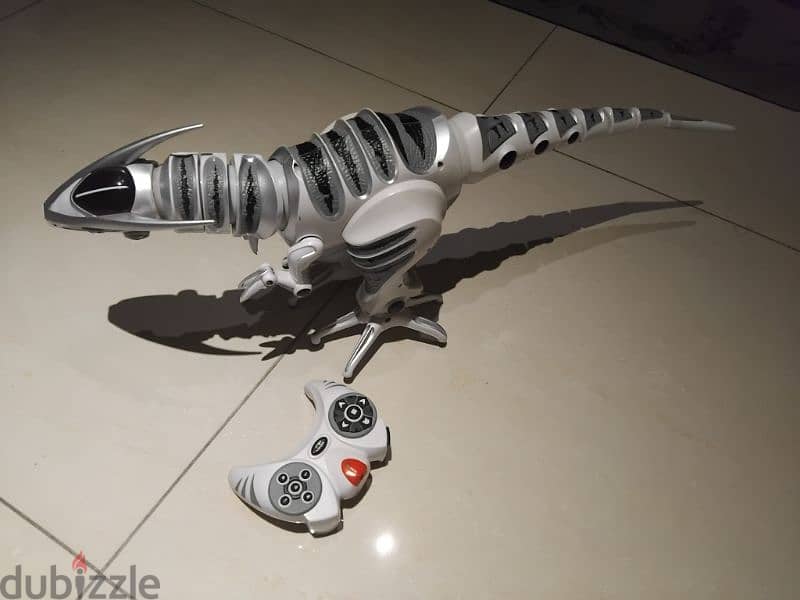 New Dinosaur type robot Robo. in a very good condition as new 2