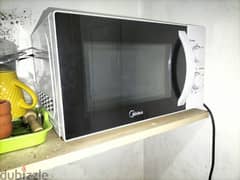 microwave oven midea like new 60$ v 0