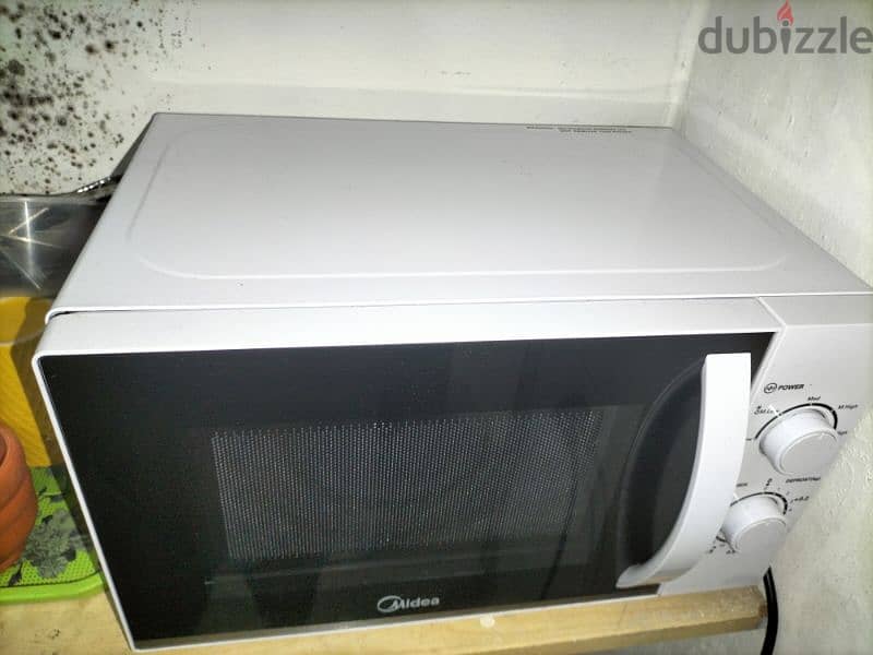 microwave oven midea like new 60$ v 3