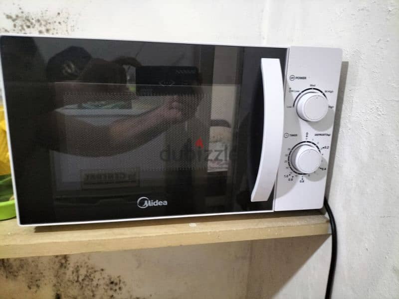 microwave oven midea like new 50$ 4