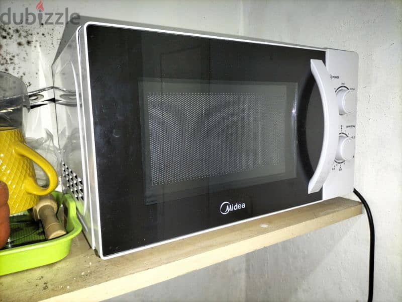 microwave oven midea like new 60$ v 5