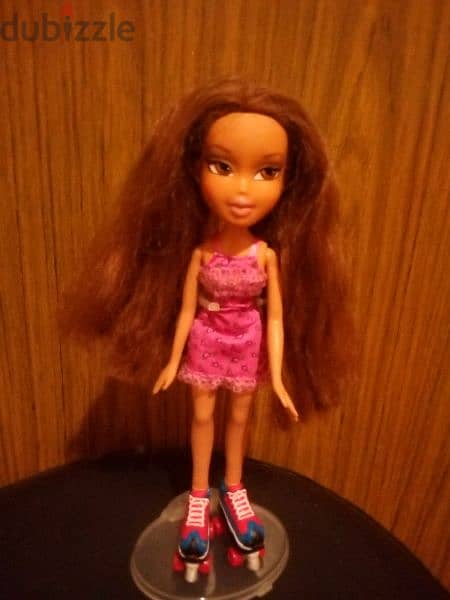 BRATZ YASMIN MGA As new dressed doll, Bend legs +Rollerblade Shoes=20$ 0